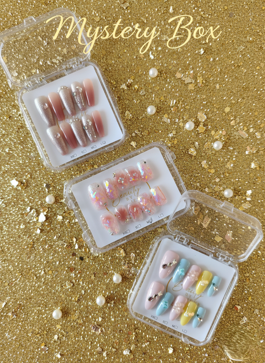 The Mystery Mani Box: 3 Sets Handgemaakte Designer Nagels