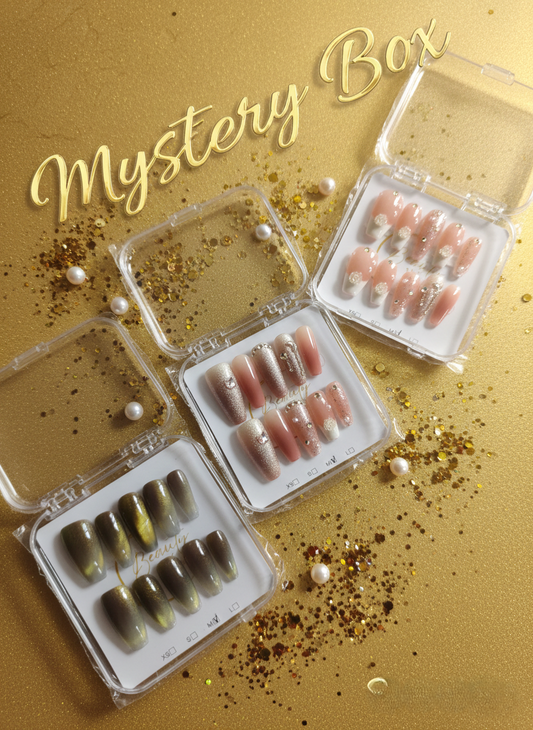 The Mystery Mani Box: 3 Sets Handgemaakte Designer Nagels